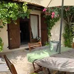 Hébergement de vacances Village Naturiste Au Calme Avec Jardin Privatif Et Piscine